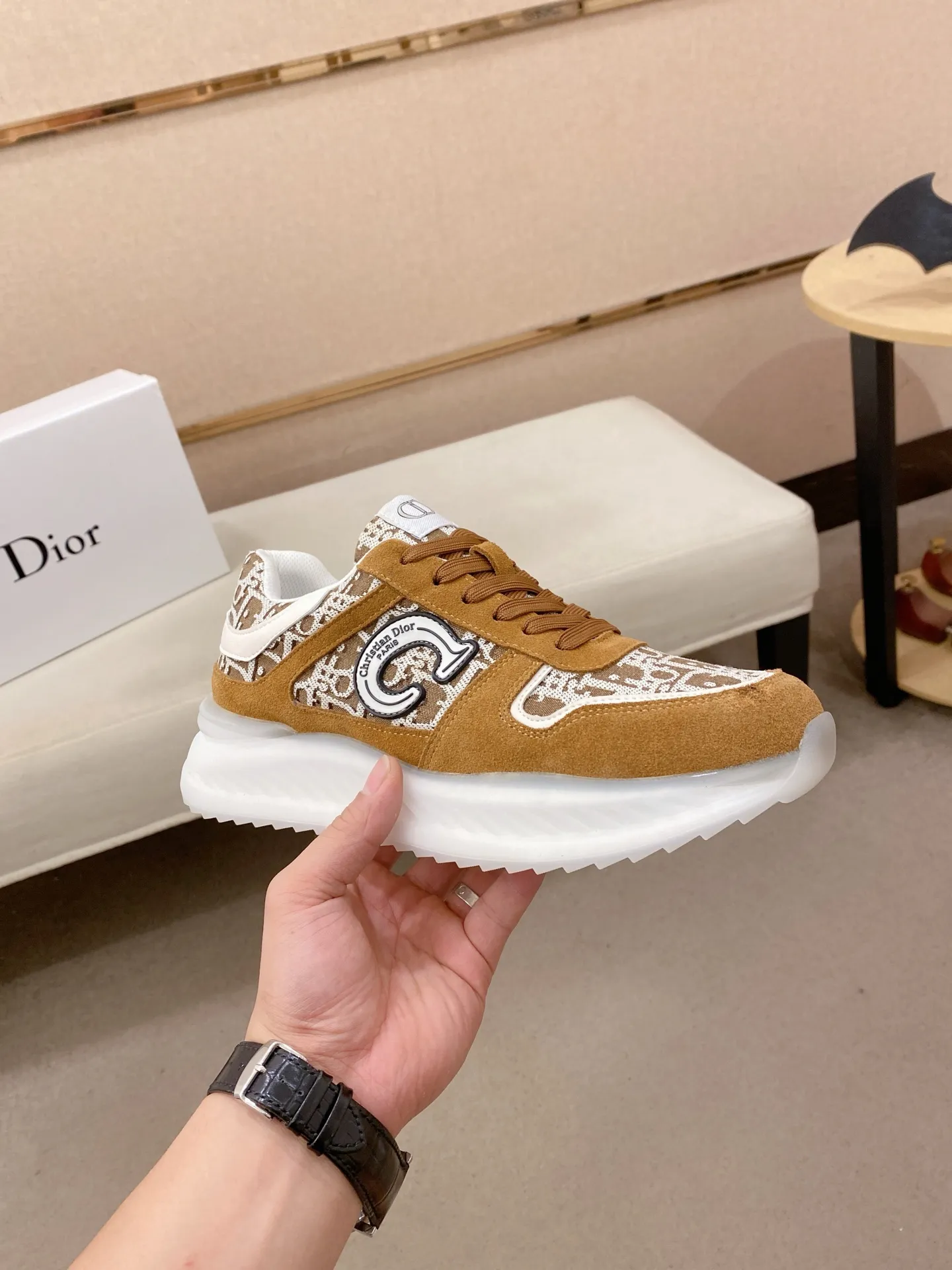 Men's shoes💰 462💰🇮🇹🇮🇹Dior d The new model is on sale at the same time at the counter. The upper 🇮🇹 is imported Italian first-layer cowhide, and the lining is fully imported sheepskin 💪💪. It is a complete 1⃣️ to 1⃣️ replica 🇮🇹💪💪, ⚠ Sole: The original sole is specially provided by the original factory. The exclusive movable molded sole is super comfortable. ⚠Original factory single goods, 🔍🔍high quality, you can enter and leave the counter at will, welcome to compare⚠. Code number:38-44